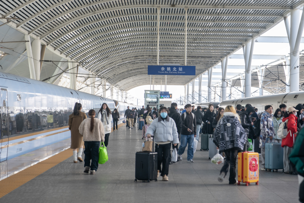 2026春运新体验：行李"自己跑"车站，旅客轻松出行不再累