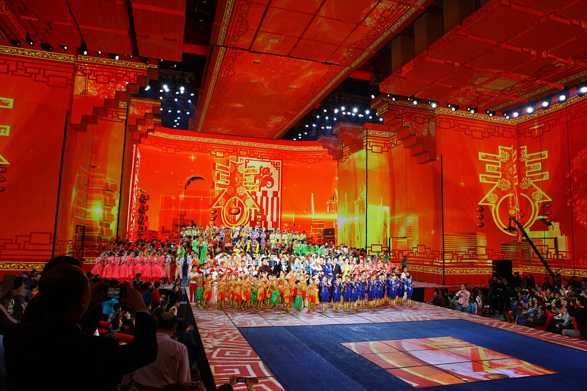 2026央视春晚完成首次彩排：万马奔腾融科技，非遗焕新贺新春