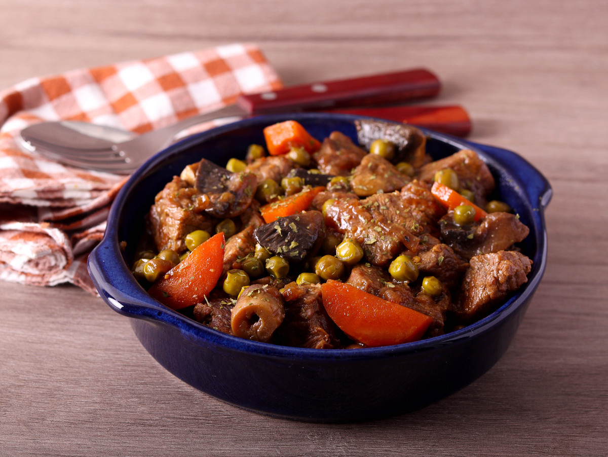 红焖羊肉家常做法：软烂入味三步搞定，冬日暖心必备