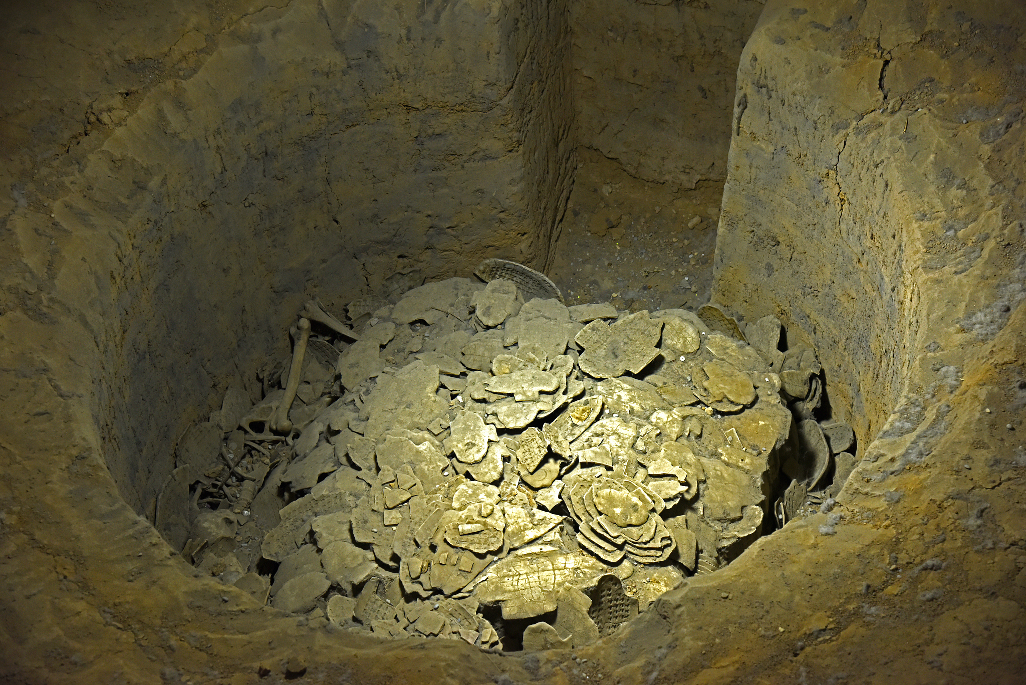 揭秘中国陪葬最丰厚的古墓：5300件珍宝堆砌的地下王国