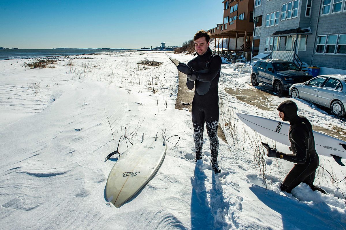 美国12州紧急状态应对"冰封危机"：冬季风暴再叩电网脆弱之门