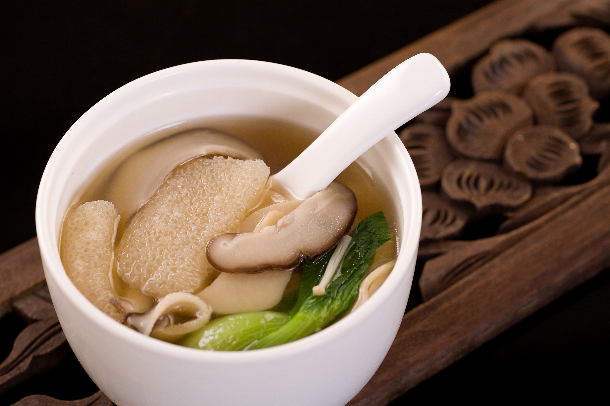 干蘑菇汤的3种家常做法；鲜美滋补暖胃又暖心