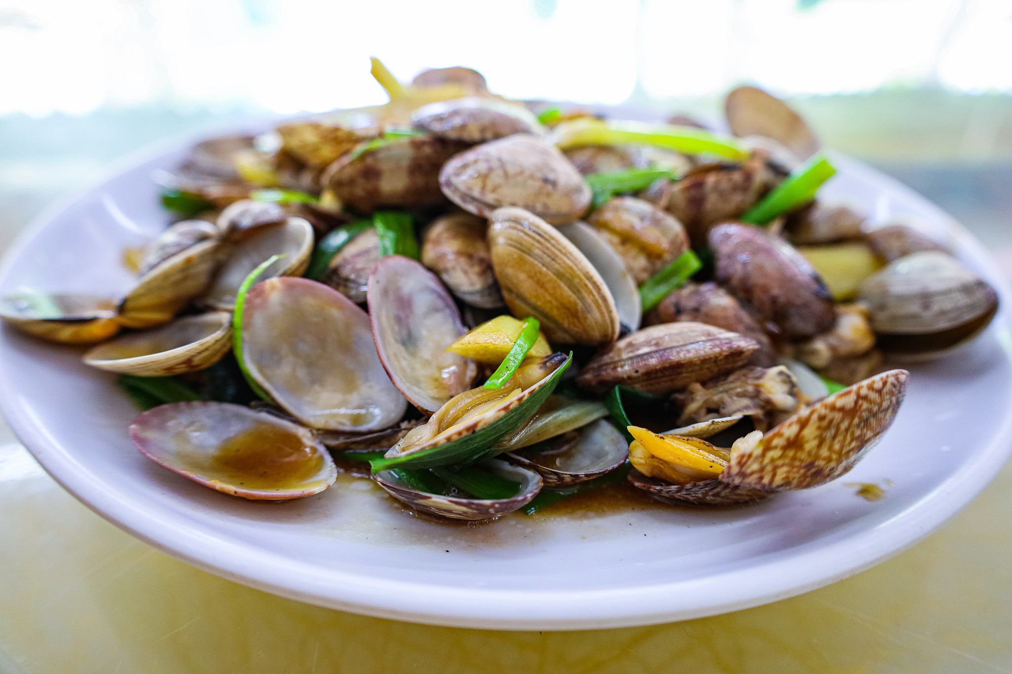 鲜香四溢的家常炒花甲：5种做法解锁海鲜美味